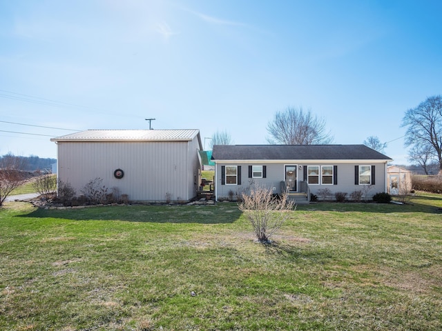 view of front of house featuring a front yard