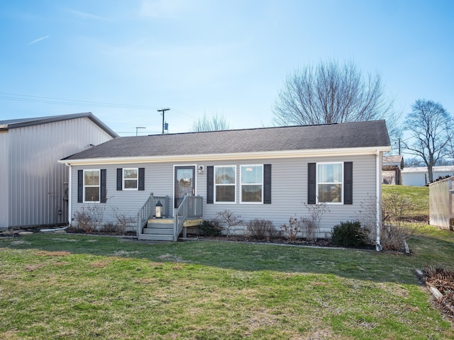 ranch-style home featuring a front lawn