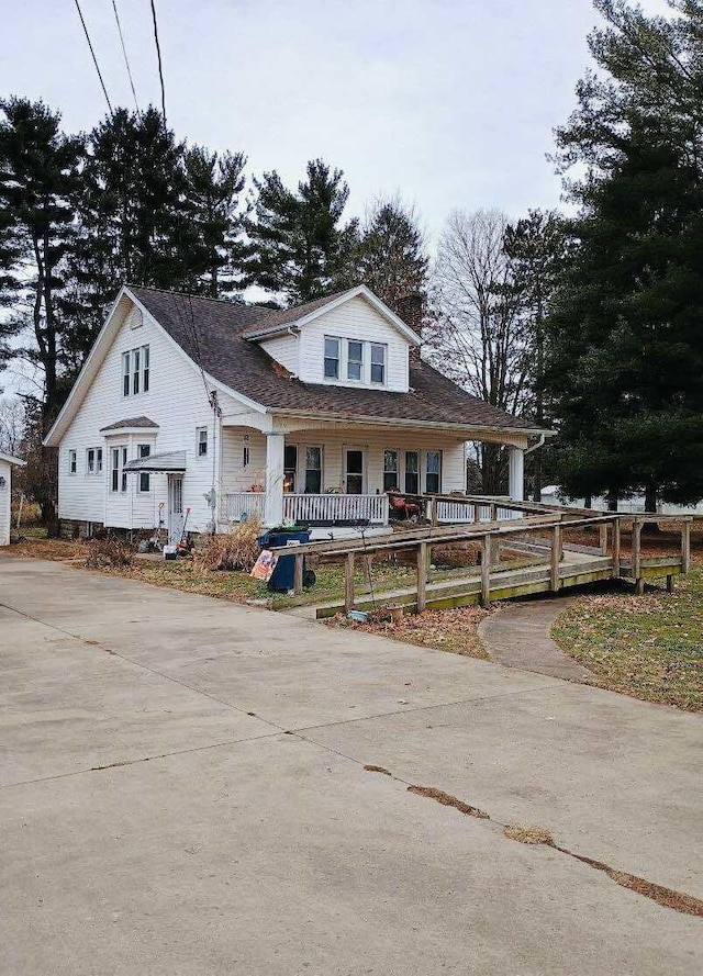 view of front facade featuring a porch