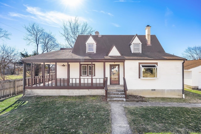 view of front facade featuring roof with shingles, covered porch, a front yard, crawl space, and fence