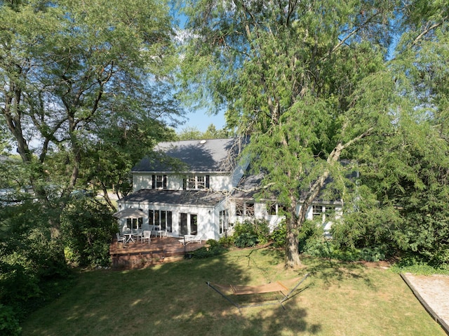 view of front of house with a front yard