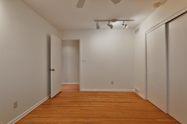 interior space featuring light wood finished floors, visible vents, ceiling fan, track lighting, and baseboards