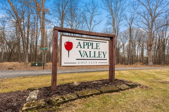 community sign with a lawn