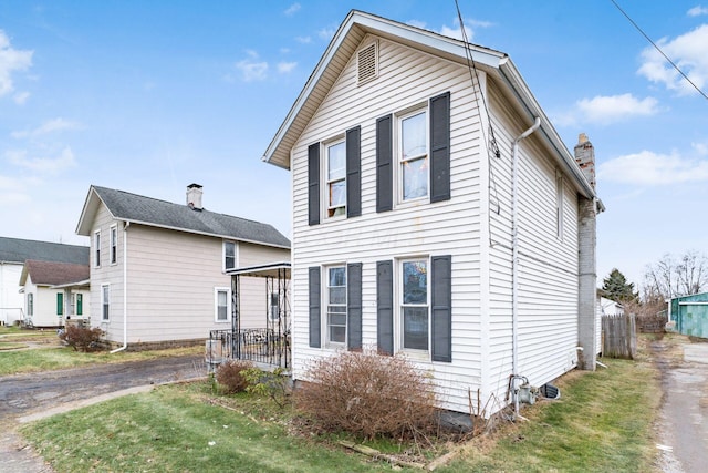 view of front of house with a front yard