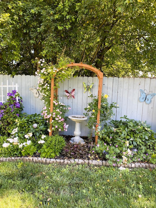 view of yard featuring fence