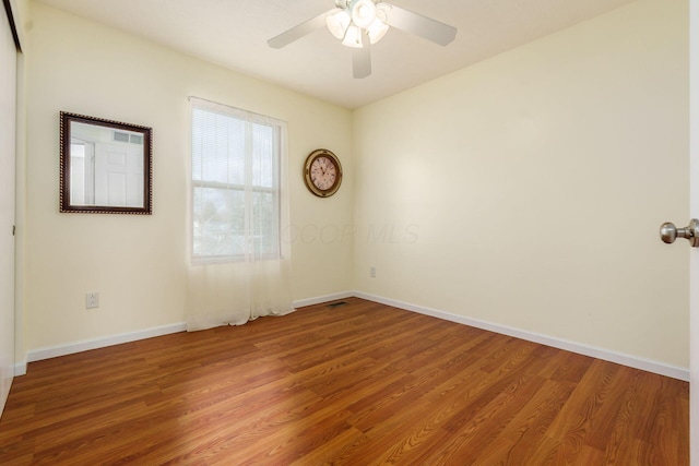 unfurnished room featuring visible vents, ceiling fan, light wood-style flooring, and baseboards