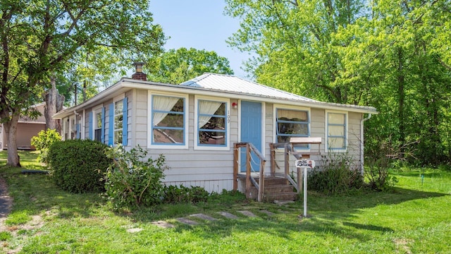 109 Beacon Light Ln, Buckeye Lake, OH 43008 - view of front facade with a chimney, a front lawn, and metal roof