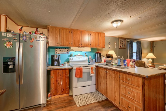 kitchen featuring white range with electric cooktop, a textured ceiling, dark hardwood / wood-style flooring, stainless steel fridge with ice dispenser, and kitchen peninsula