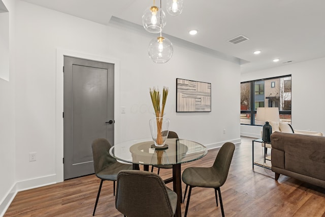 dining area with visible vents, baseboards, wood finished floors, and recessed lighting