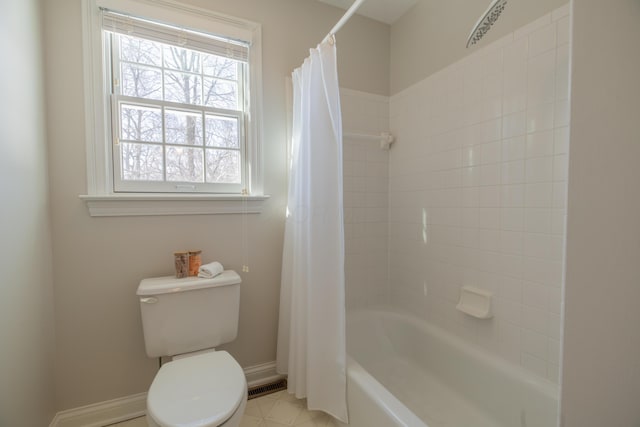 bathroom with shower / bath combo with shower curtain and toilet