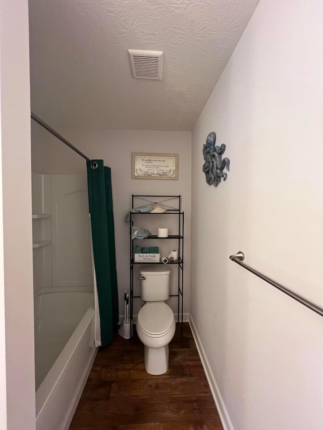 4021 County Road 124, Cardington, OH 43315 - full bathroom with toilet, shower / bathtub combination with curtain, wood finished floors, a textured ceiling, and visible vents