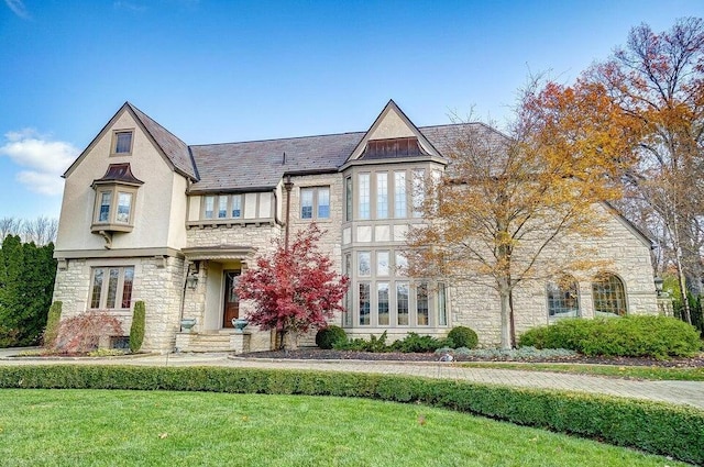 view of front of house with a front lawn