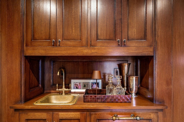 bar featuring sink