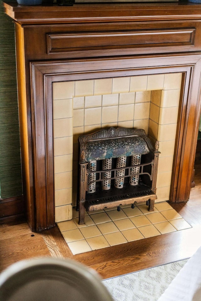 interior details with hardwood / wood-style flooring