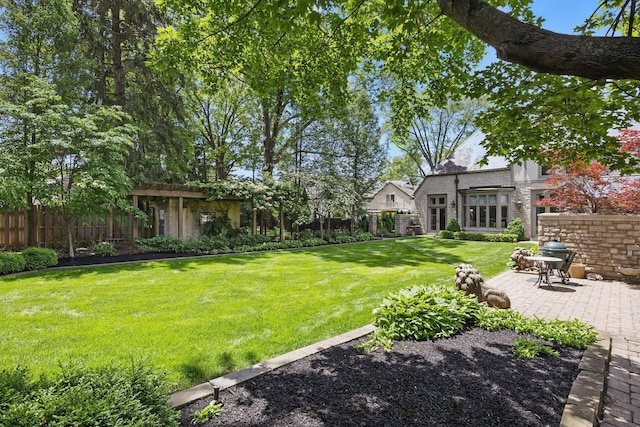 2528 Tremont Rd, Columbus, OH 43221 - view of yard with a patio area