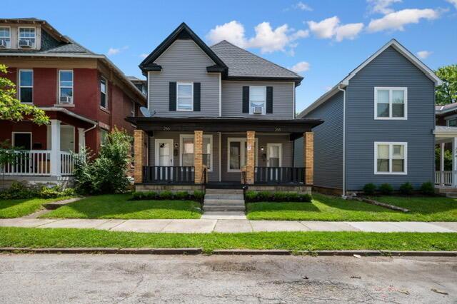 view of front of house featuring a porch and a front yard