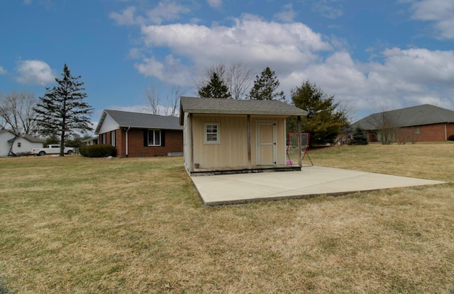 view of outdoor structure featuring a yard