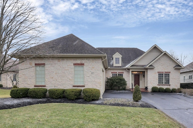 view of front of property with a front lawn