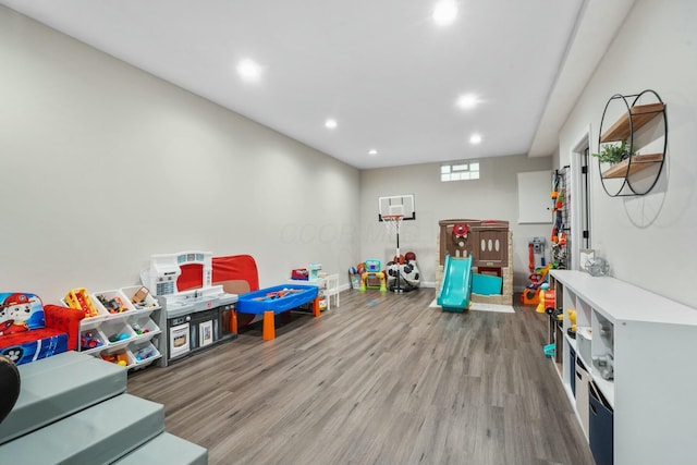 rec room with hardwood / wood-style floors