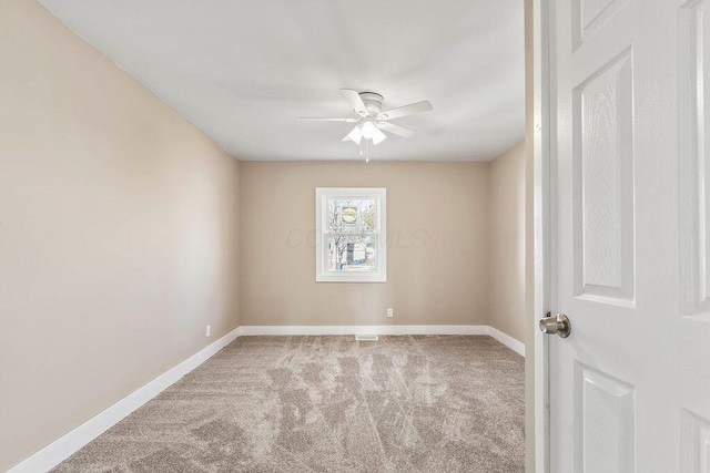 carpeted empty room featuring ceiling fan