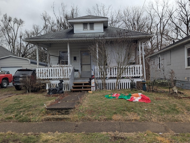 bungalow-style home featuring a front lawn and covered porch