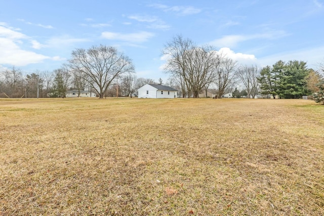 view of yard featuring a rural view