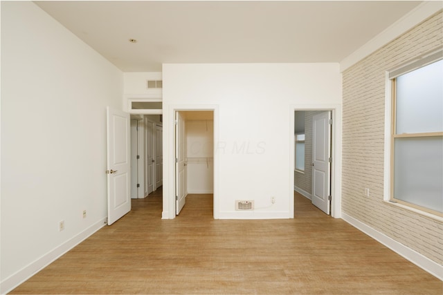 113 E Mithoff St, Columbus, OH 43206 - unfurnished bedroom featuring light wood-type flooring and a spacious closet