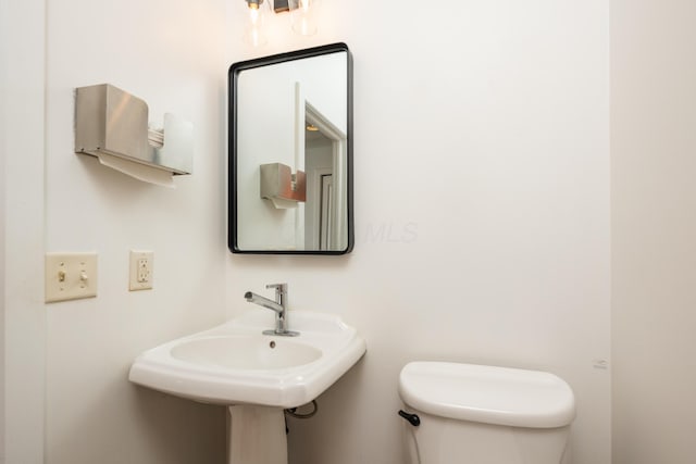 113 E Mithoff St, Columbus, OH 43206 - bathroom with toilet