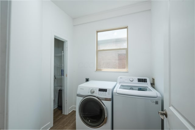 113 E Mithoff St, Columbus, OH 43206 - laundry area with washer and dryer and dark wood-style flooring