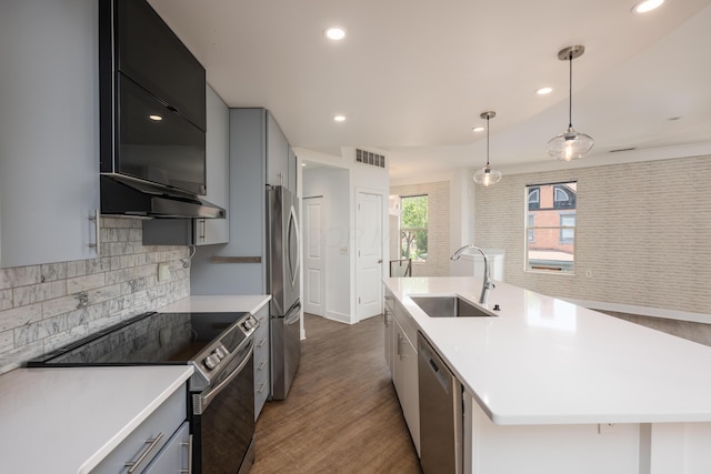 113 E Mithoff St, Columbus, OH 43206 - kitchen with appliances with stainless steel finishes, under cabinet range hood, dark wood finished floors, an island with sink, and recessed lighting