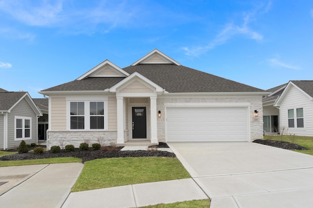 craftsman house featuring a garage