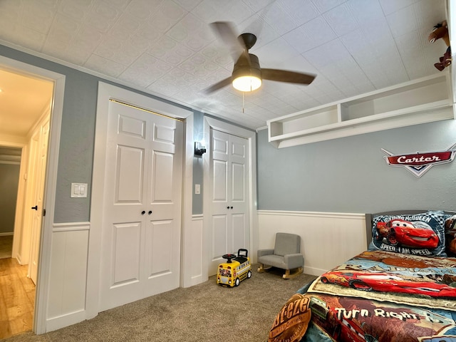 bedroom featuring crown molding, ceiling fan, and carpet floors