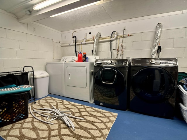 laundry room with washing machine and clothes dryer