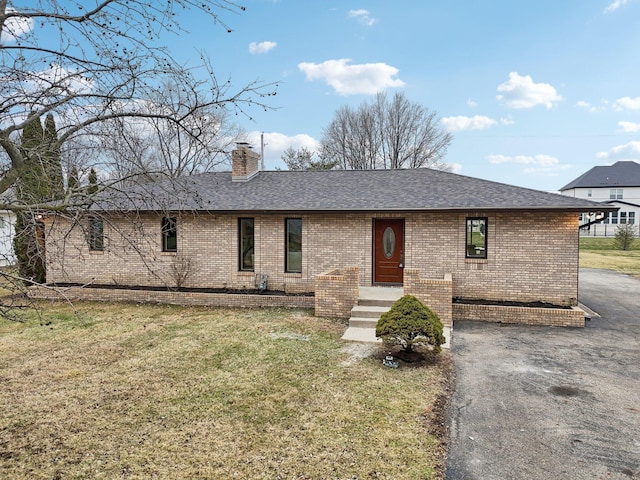 view of front of house with a front lawn