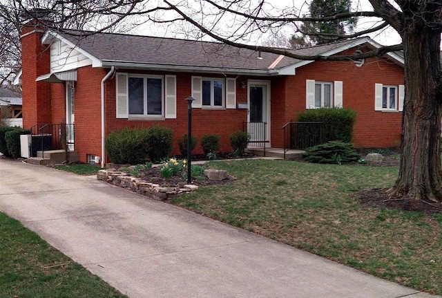 view of front of house featuring cooling unit and a front yard