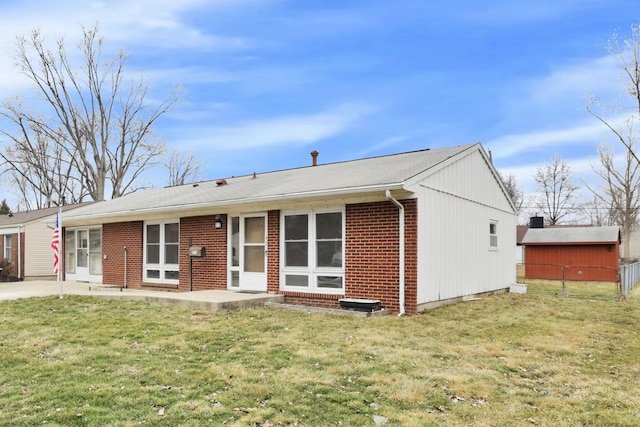 view of front of house featuring a patio area and a front yard