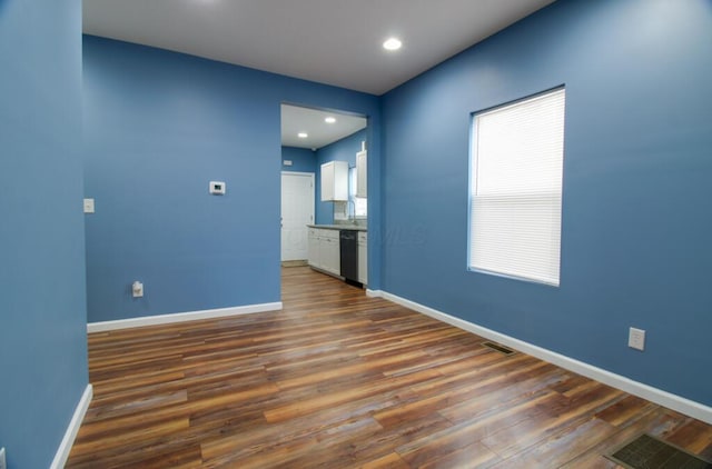 empty room with sink and dark wood-type flooring