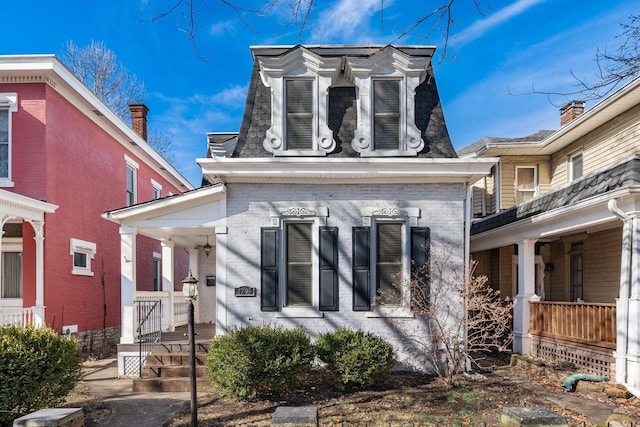 view of front of property featuring covered porch