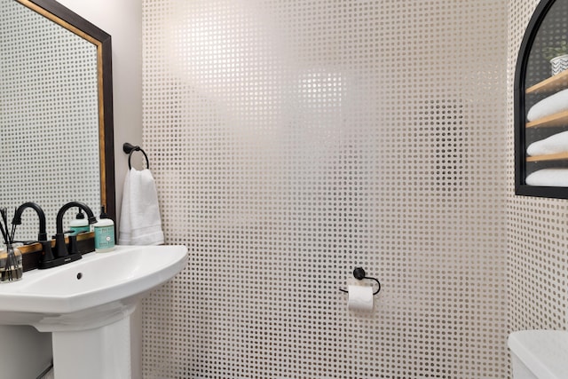 bathroom featuring sink and toilet