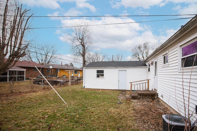 view of yard featuring cooling unit and an outdoor structure