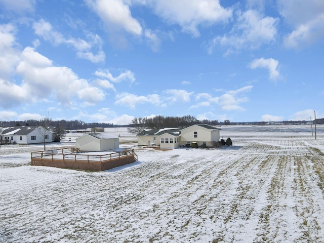 view of yard layered in snow