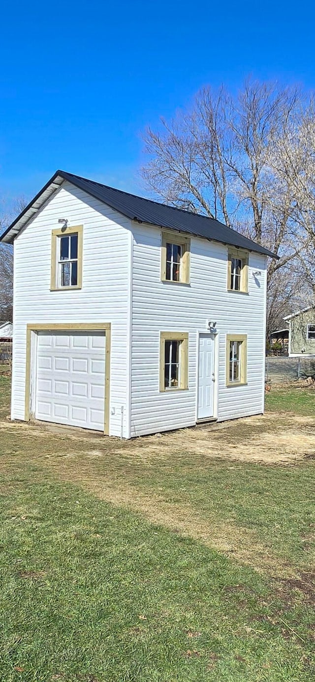 view of front of house with a front yard