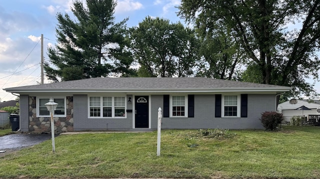 5138 Burdett Dr, Columbus, OH 43232 - single story home featuring a front yard, brick siding, and a shingled roof
