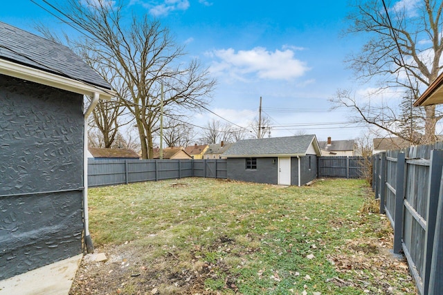 view of yard with a shed