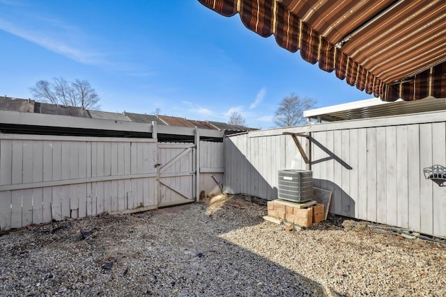 view of yard with a gate