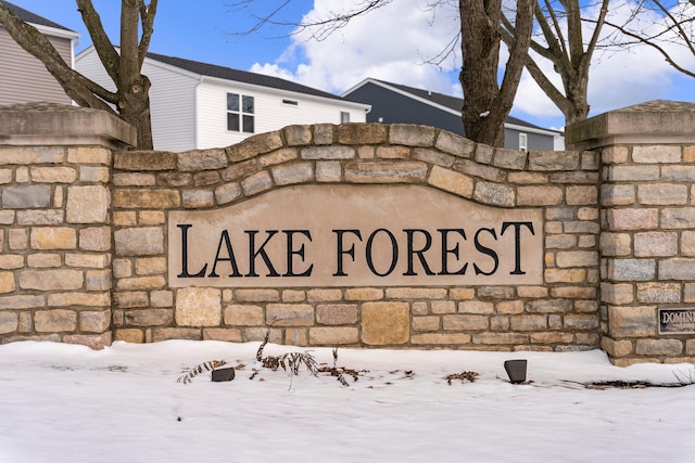 view of community / neighborhood sign