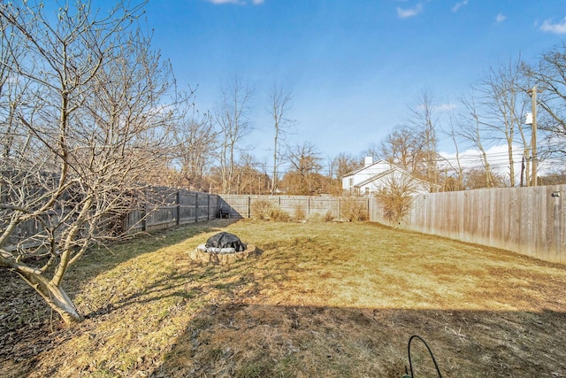 view of yard featuring an outdoor fire pit