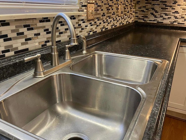 room details with sink and decorative backsplash