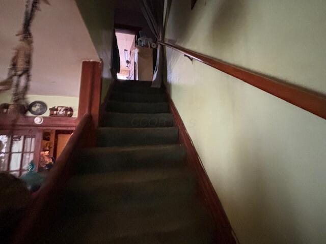 305 E Innis Ave, Columbus, OH 43207 - view of stairs