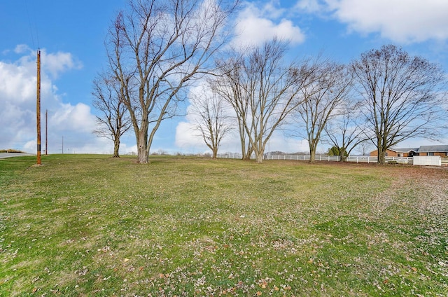 view of yard featuring a rural view